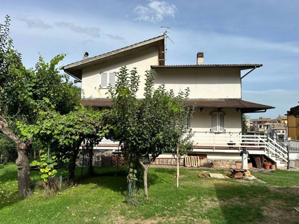 casa indipendente in vendita a Leonessa