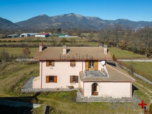 casa indipendente in vendita a Leonessa