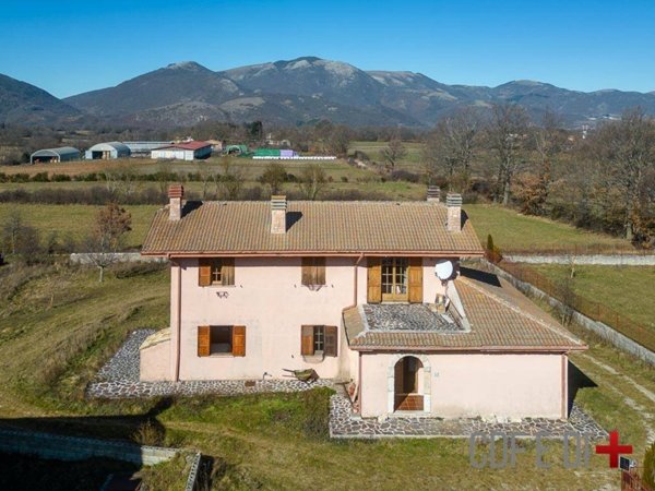 casa indipendente in vendita a Leonessa in zona Villa Lucci