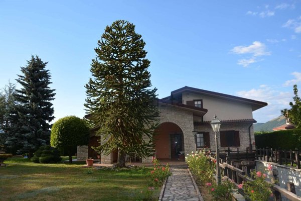 casa indipendente in vendita a Leonessa