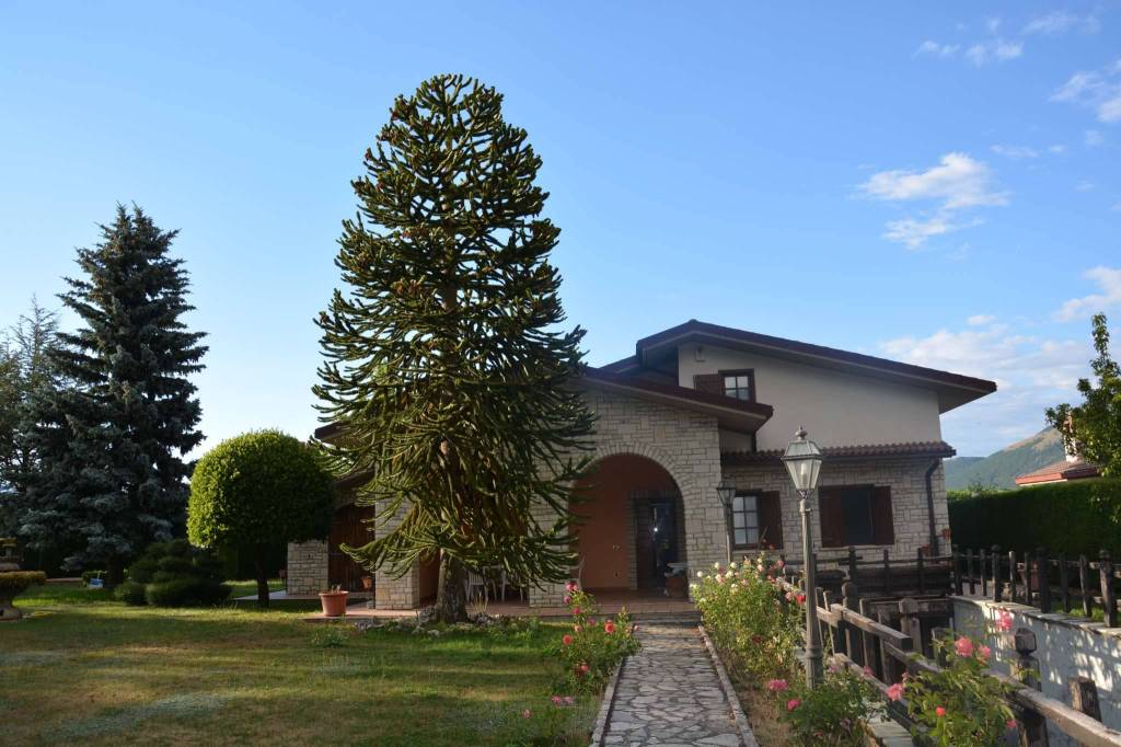 casa indipendente in vendita a Leonessa in zona Sala