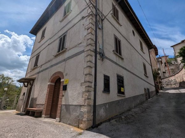 appartamento in vendita a Leonessa in zona Volciano