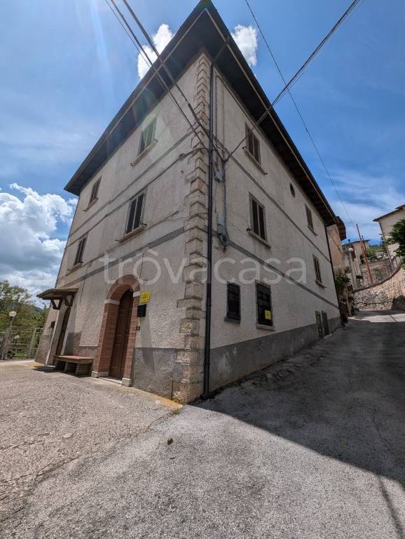 appartamento in vendita a Leonessa in zona Volciano