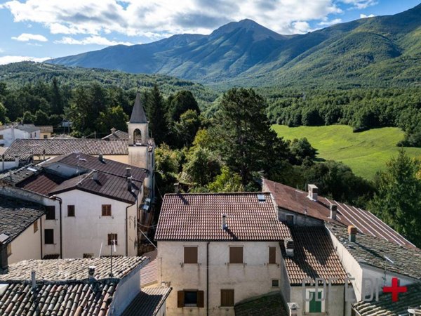 appartamento in vendita a Leonessa in zona San Clemente