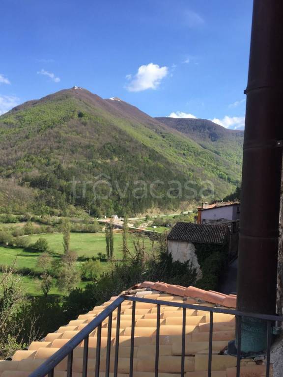 appartamento in vendita a Leonessa in zona Sala