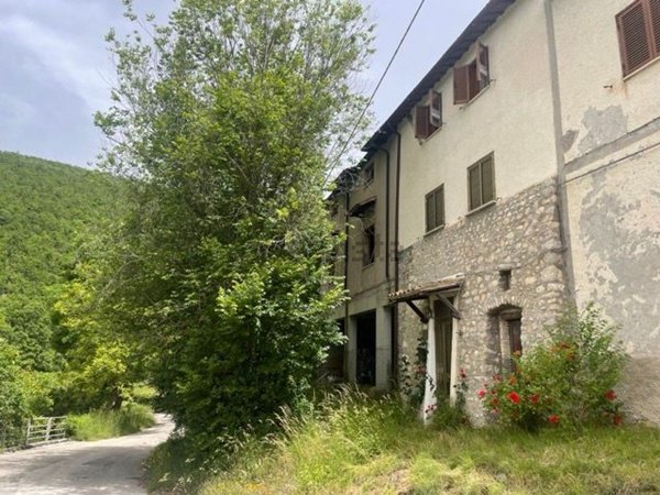 pentavano in vendita a Leonessa