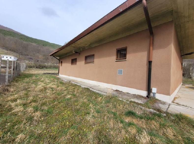 locale commerciale in vendita a Leonessa in zona Vindoli