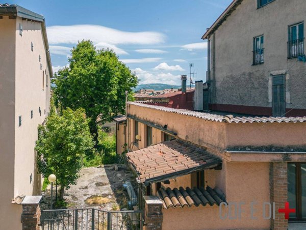 negozio in vendita a Leonessa in zona Sala