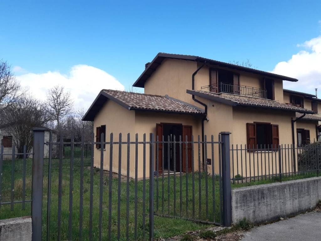 casa indipendente in vendita a Leonessa
