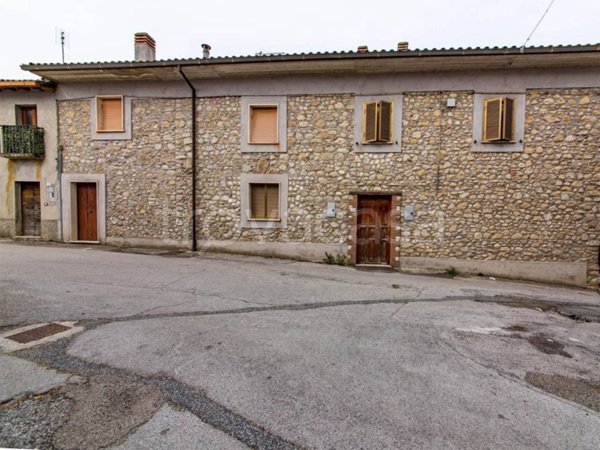 casa indipendente in vendita a Longone Sabino in zona Rocca Ranieri