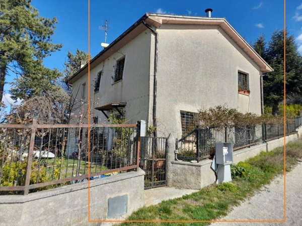 casa indipendente in vendita a Longone Sabino in zona Fassinoro