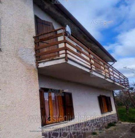 casa indipendente in vendita a Longone Sabino