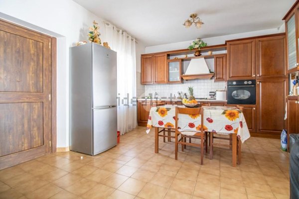 casa semindipendente in vendita a Longone Sabino