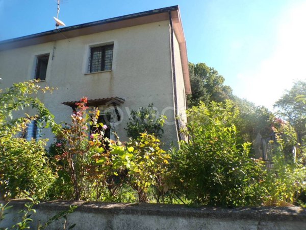 casa indipendente in vendita a Longone Sabino