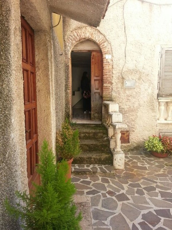 pentavano in vendita a Longone Sabino