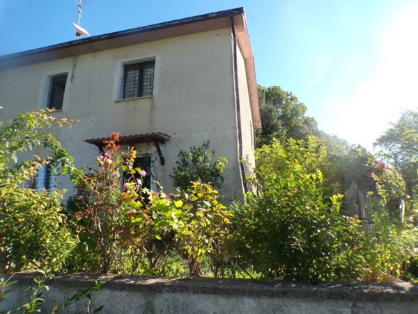 casa indipendente in vendita a Longone Sabino