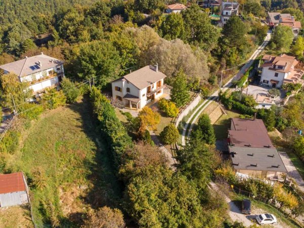 casa indipendente in vendita a Longone Sabino in zona Fassinoro