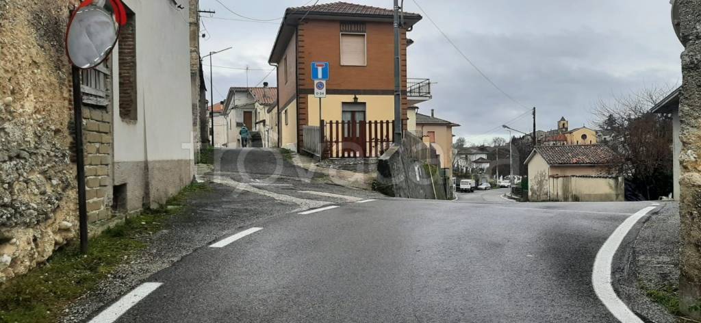 casa indipendente in vendita a Longone Sabino in zona Fassinoro