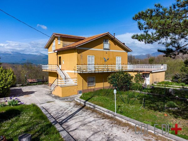 casa indipendente in vendita a Longone Sabino in zona Fassinoro