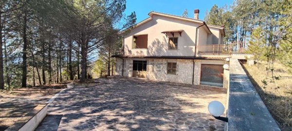 casa indipendente in vendita a Longone Sabino