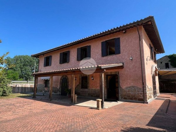 casa indipendente in vendita a Magliano Sabina