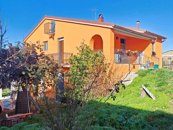 casa indipendente in vendita a Magliano Sabina