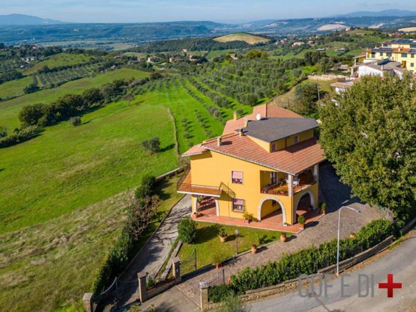 casa indipendente in vendita a Magliano Sabina
