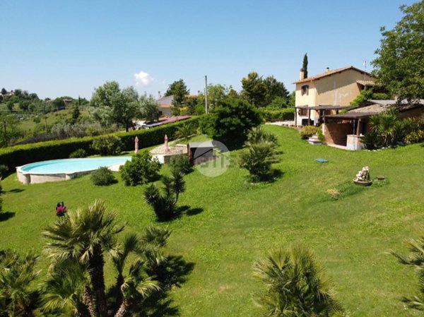 casa indipendente in vendita a Magliano Sabina