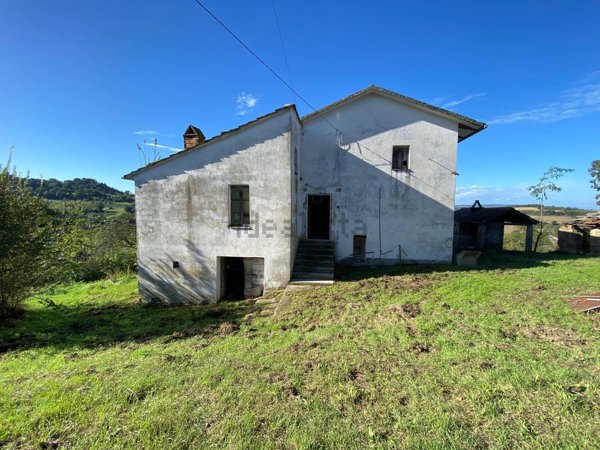 casa indipendente in vendita a Magliano Sabina