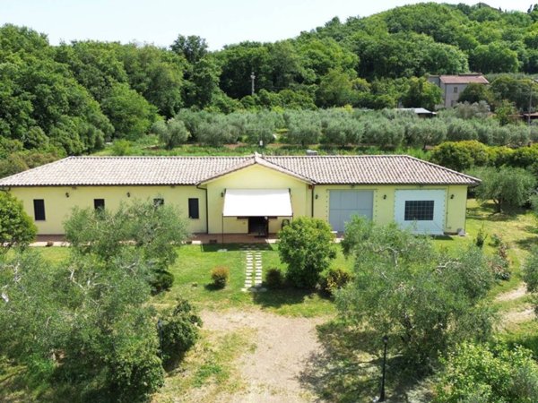 casa indipendente in vendita a Magliano Sabina in zona Foglia