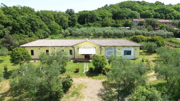 casa indipendente in vendita a Magliano Sabina in zona Foglia