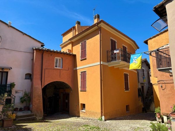 casa indipendente in vendita a Magliano Sabina