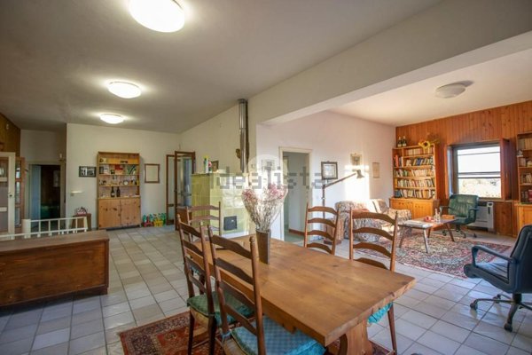 casa indipendente in vendita a Magliano Sabina