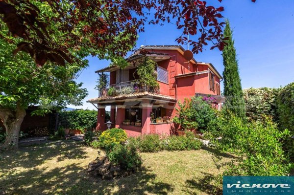 casa indipendente in vendita a Magliano Sabina