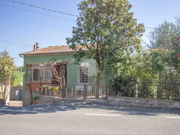 casa indipendente in vendita a Magliano Sabina