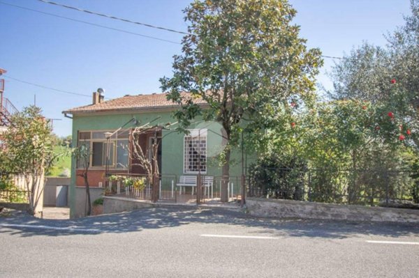 casa indipendente in vendita a Magliano Sabina