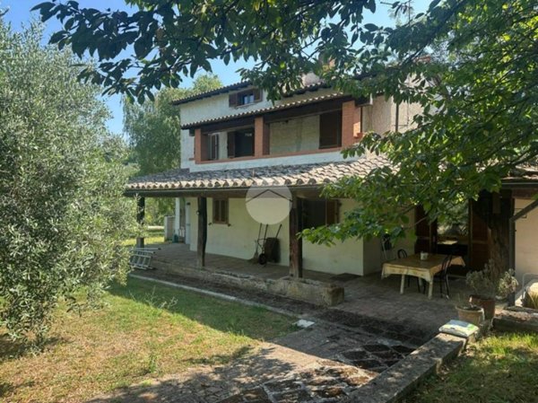 casa indipendente in vendita a Magliano Sabina