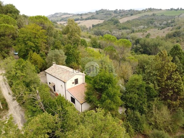 casa indipendente in vendita a Magliano Sabina