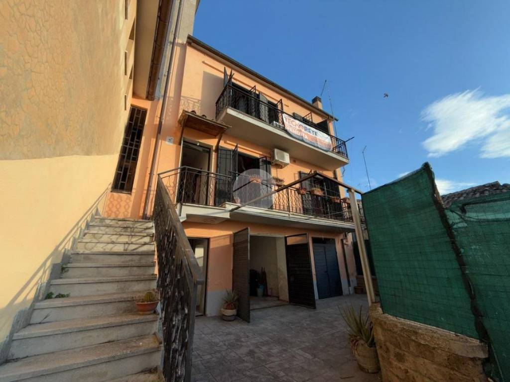 casa indipendente in vendita a Magliano Sabina
