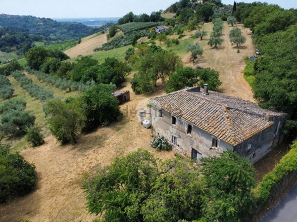 quadrivano in vendita a Magliano Sabina