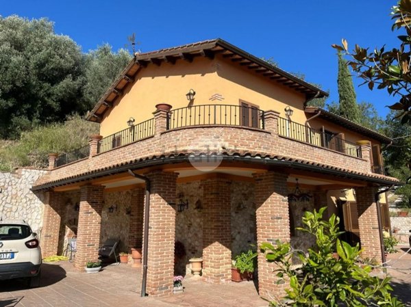 casa indipendente in vendita a Magliano Sabina