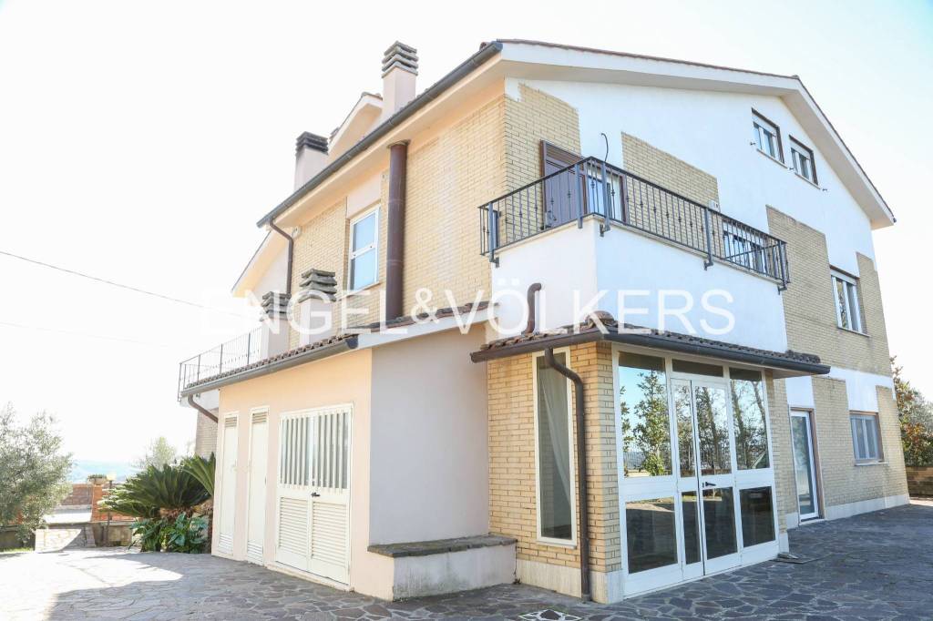 casa indipendente in vendita a Magliano Sabina