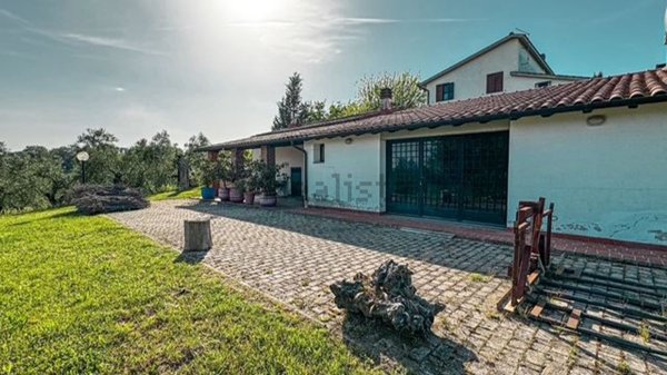 casa indipendente in vendita a Magliano Sabina