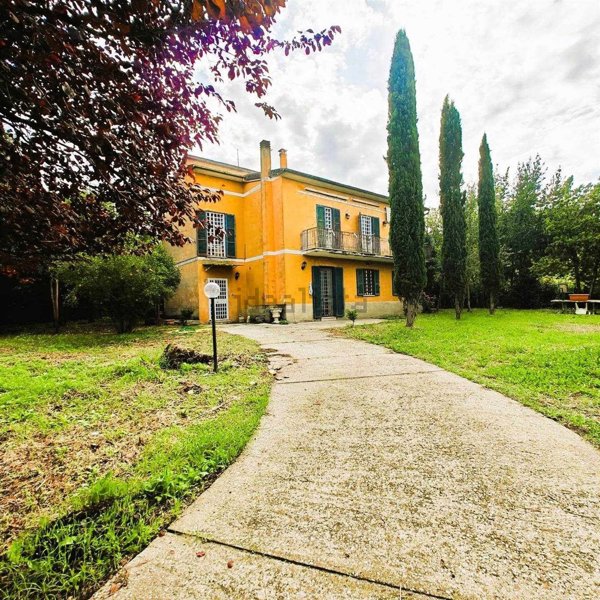 casa indipendente in vendita a Magliano Sabina