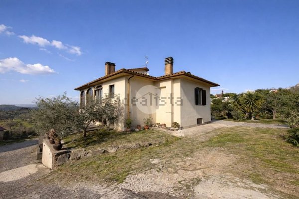 casa indipendente in vendita a Magliano Sabina