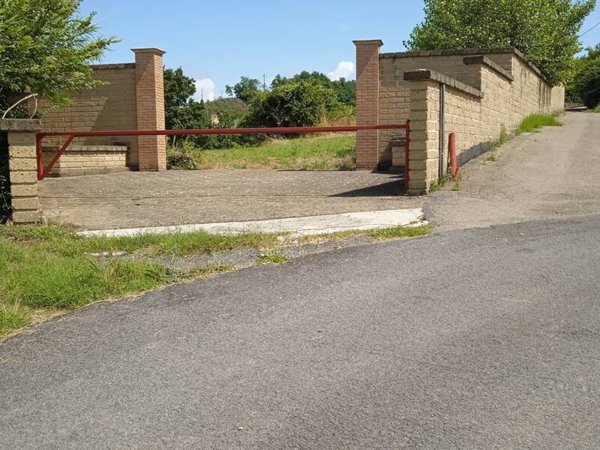 negozio in vendita a Magliano Sabina in zona Foglia