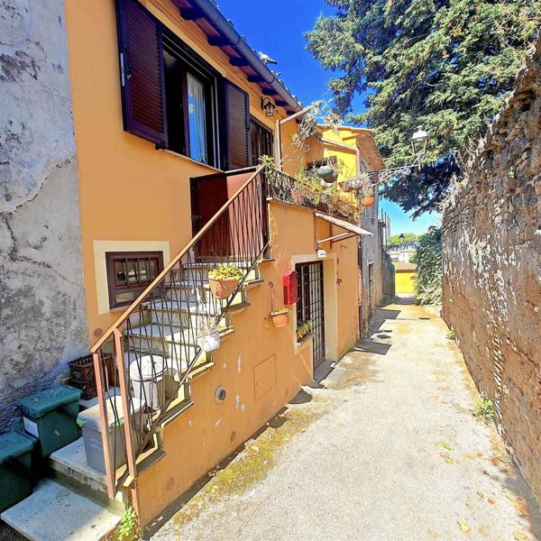 appartamento in vendita a Magliano Sabina in zona Foglia