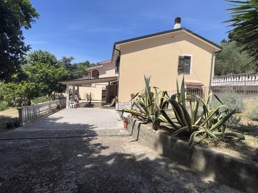 casa indipendente in vendita a Magliano Sabina in zona Foglia
