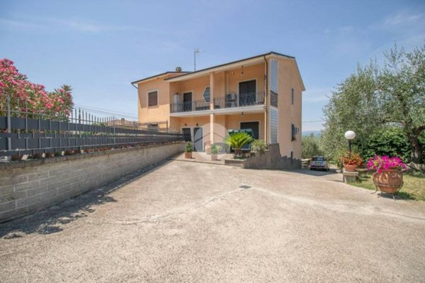 casa indipendente in vendita a Magliano Sabina