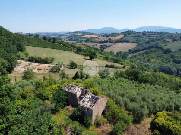 casa indipendente in vendita a Magliano Sabina